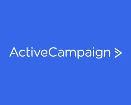 ActiveCampaign wit logo op blauwe achtergrond